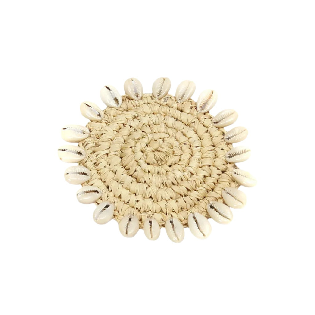 Posavasos redondo de fibra natural con conchas decorativas